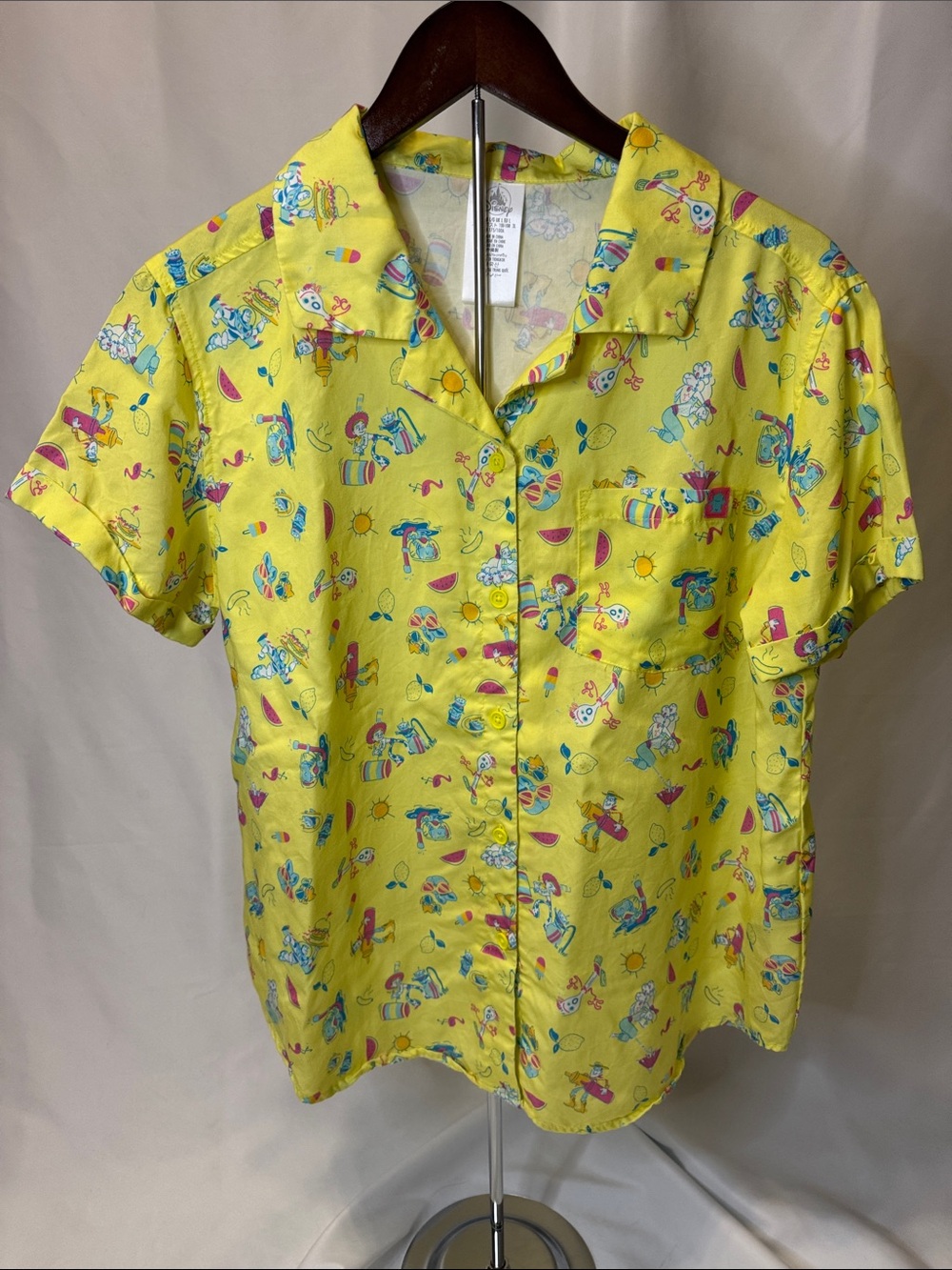 Disney Yellow Short-Sleeve Printed Camp Shirt w/forkie. Adult large